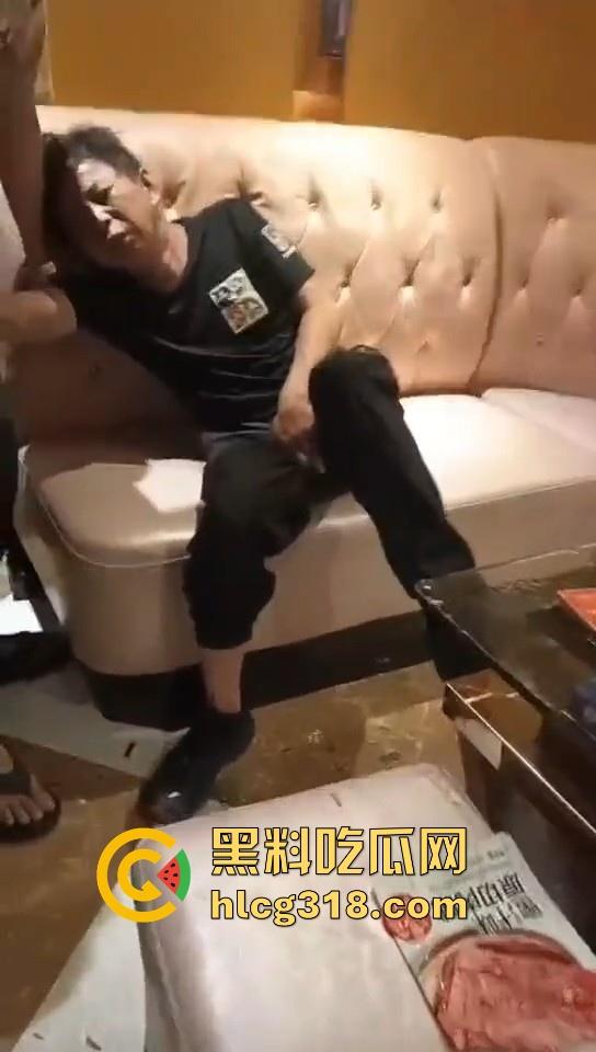 广东汕头潮阳自然局局长【欧镇武】被老婆抓奸咬坏鸡巴 嘶~这恐怕不止有点疼呀！-4