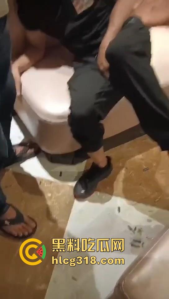 广东汕头潮阳自然局局长【欧镇武】被老婆抓奸咬坏鸡巴 嘶~这恐怕不止有点疼呀！-9