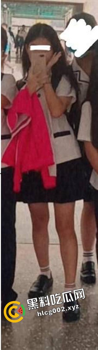 超级真实台湾高中生发春自拍 还在发育的小胸脯 巨嫩的小穴抠出小珍珠-4