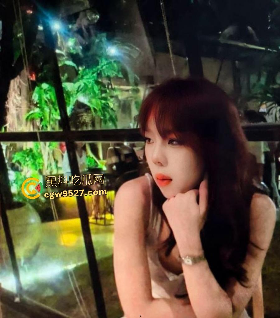 深圳骚逼【赵顾琳】牙齿痒口交，欲求不满勾引硬核男友，花样口交一线天，白虎馒头逼被搞得淫水狂泄！-1