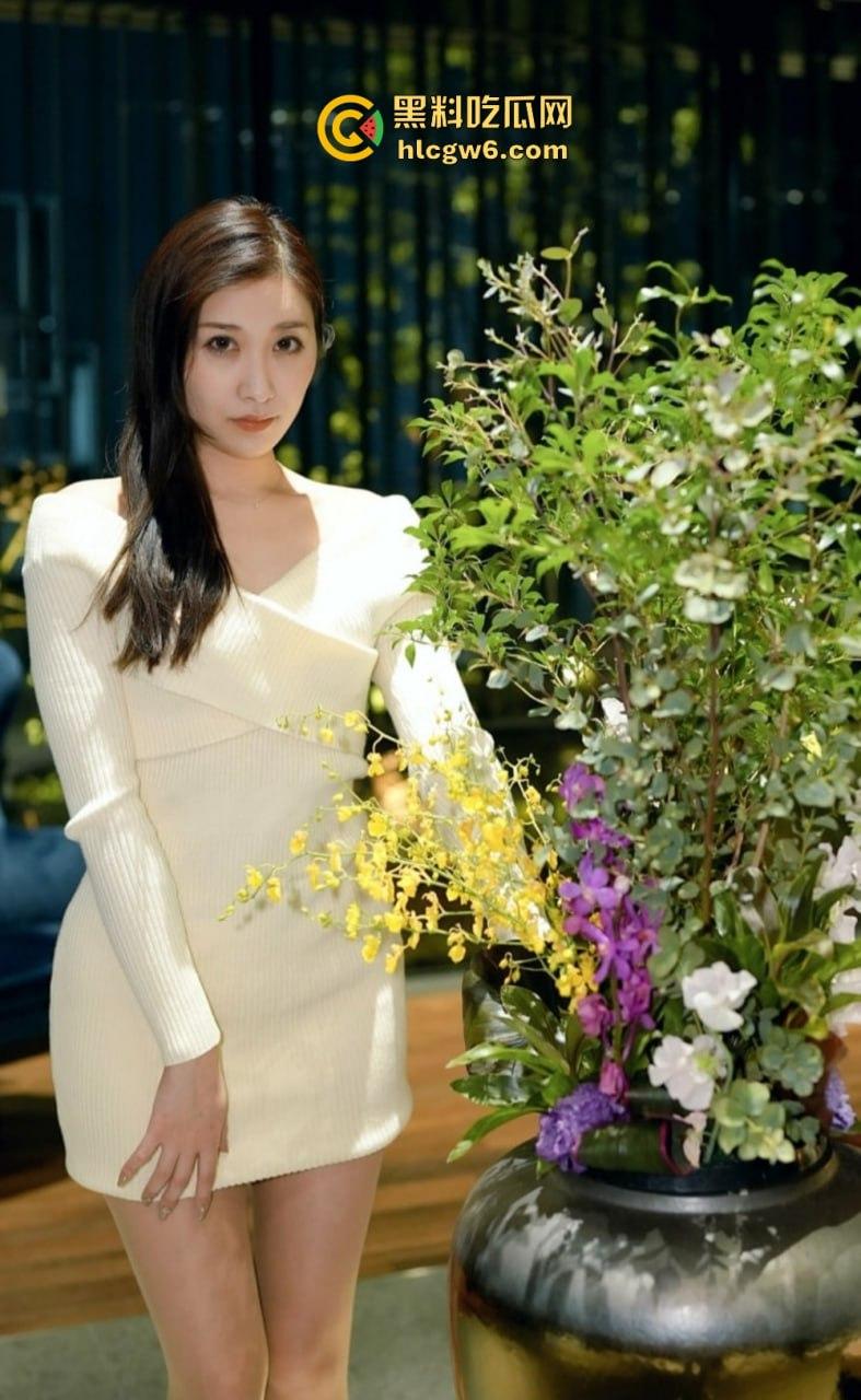 OnlyFans素人骚人妻【Mariwam】反差爆棚，高颜值女神沉沦精液，颜射吞精花式猎奇，骚得脏到极致！-9